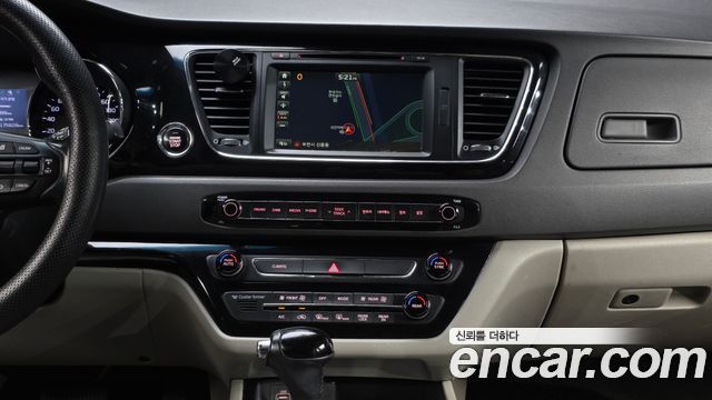 Kia Canival 2016 — photo 18