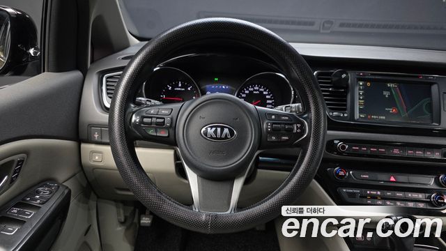 Kia Canival 2016 — photo 19
