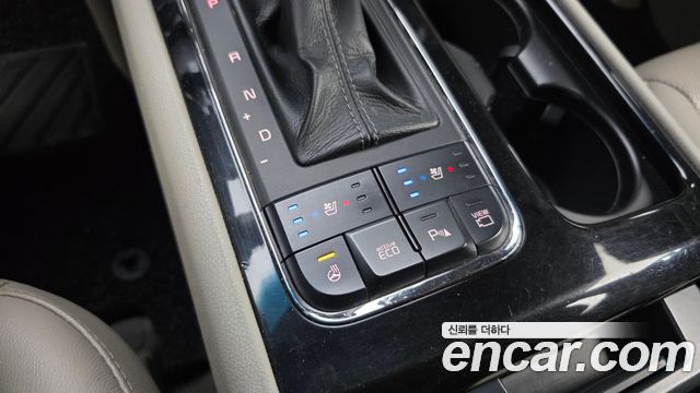 Kia Canival 2016 — photo 23
