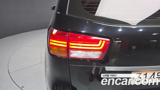 Kia Canival 2016 — photo 9