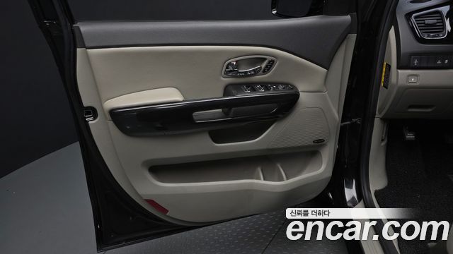Kia Canival 2016 — photo 15