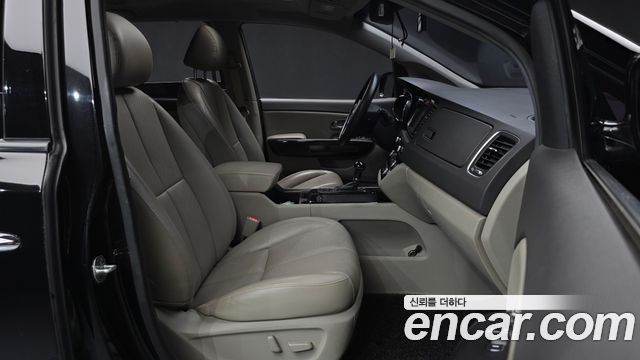 Kia Canival 2016 — photo 16