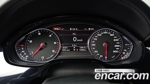 Audi A8 2015 — photo 8