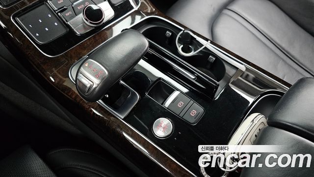 Audi A8 2015 — photo 9