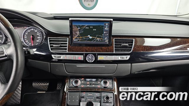 Audi A8 2015 — photo 14