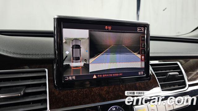 Audi A8 2015 — photo 15