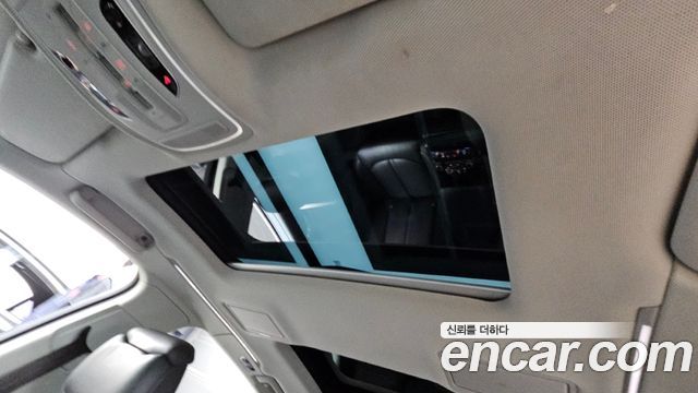 Audi A8 2015 — photo 17