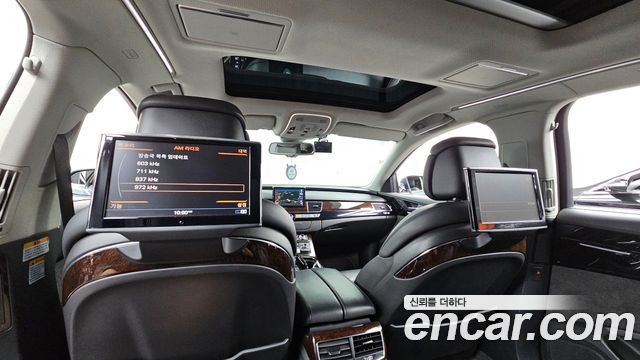 Audi A8 2015 — photo 18