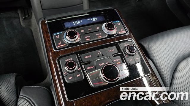 Audi A8 2015 — photo 19