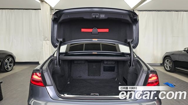 Audi A8 2015 — photo 20