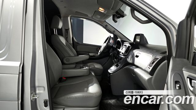 Hyundai Starex 2019 — photo 11