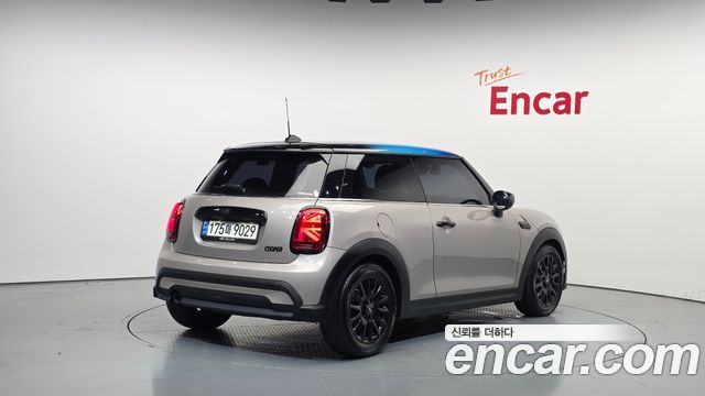 Mini Cooper 2022 — photo 2