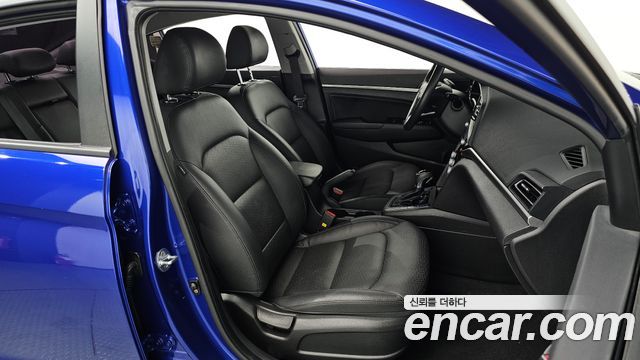 Hyundai AVANTE 2020 — photo 17
