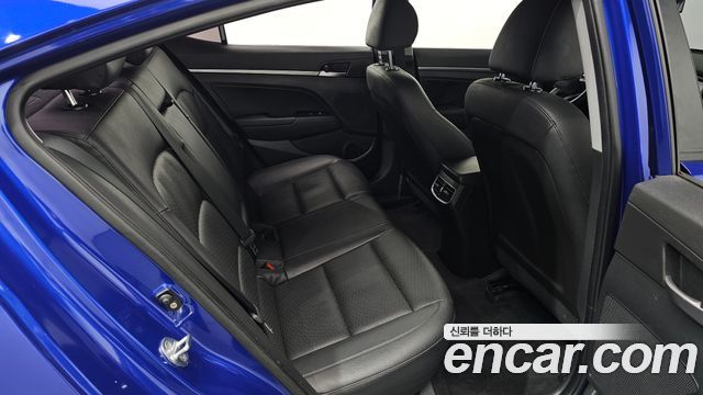 Hyundai AVANTE 2020 — photo 18