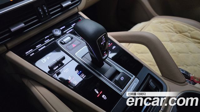 Porsche Cayenne 2019 — photo 12