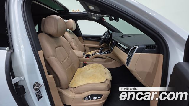 Porsche Cayenne 2019 — photo 13