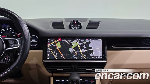 Porsche Cayenne 2019 — photo 24