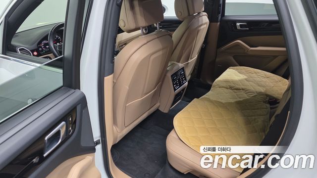 Porsche Cayenne 2019 — photo 29