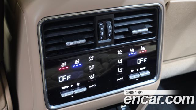Porsche Cayenne 2019 — photo 30