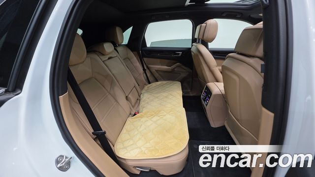 Porsche Cayenne 2019 — photo 31