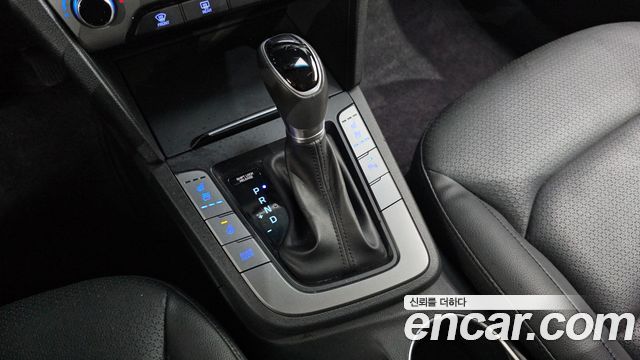 Hyundai AVANTE 2018 — photo 9
