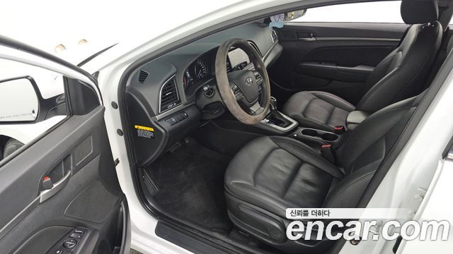 Hyundai AVANTE 2018 — photo 10