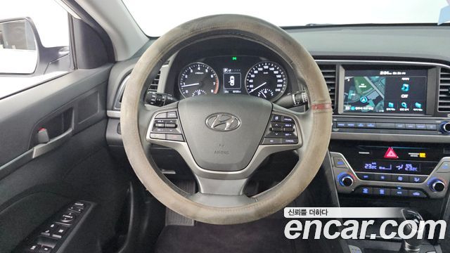 Hyundai AVANTE 2018 — photo 13