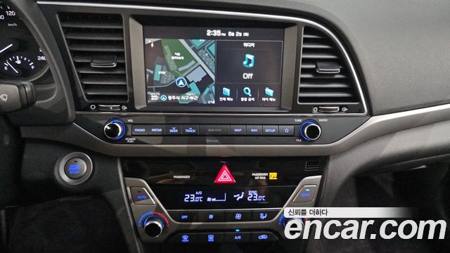 Hyundai AVANTE 2018 — photo 14