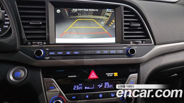 Hyundai AVANTE 2018 — photo 15