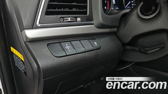 Hyundai AVANTE 2018 — photo 18