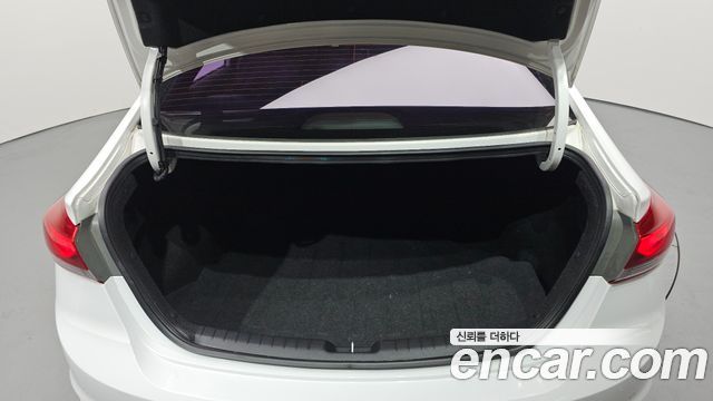 Hyundai AVANTE 2018 — photo 20