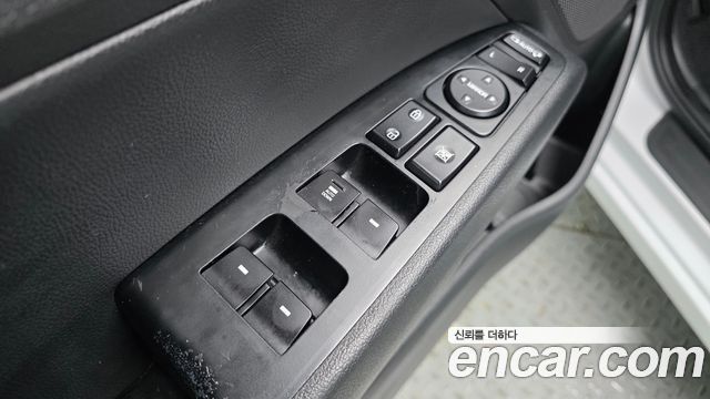 Hyundai AVANTE 2018 — photo 12
