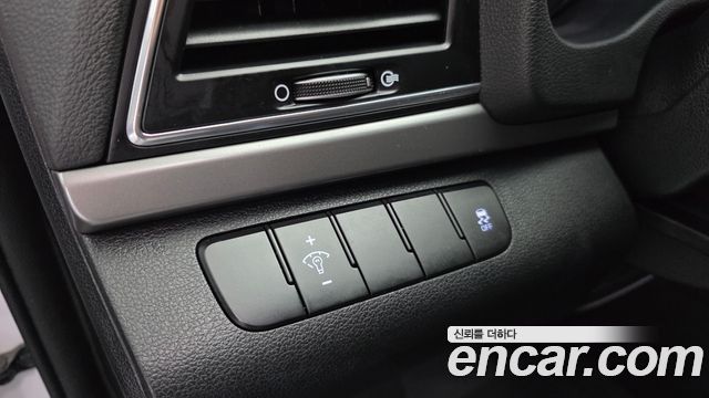 Hyundai AVANTE 2018 — photo 13