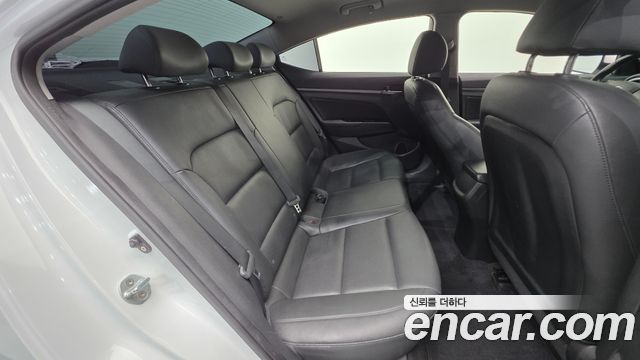 Hyundai AVANTE 2018 — photo 20