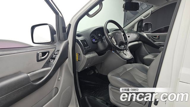 Hyundai Starex 2017 — photo 10