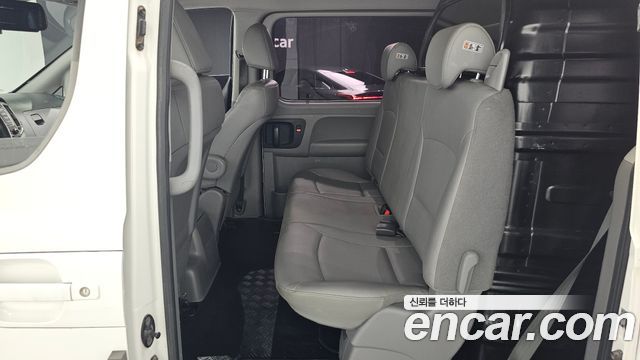 Hyundai Starex 2017 — photo 11
