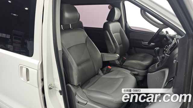 Hyundai Starex 2017 — photo 12
