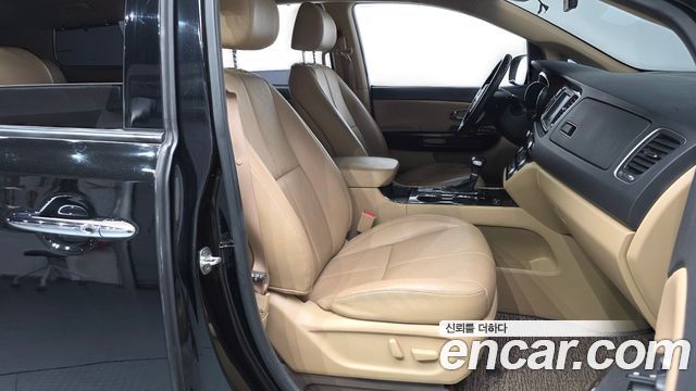 Kia Canival 2019 — photo 11