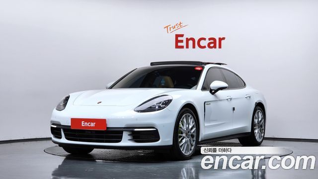 Porsche Panamera 2018 — photo 1