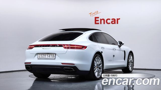 Porsche Panamera 2018 — photo 2