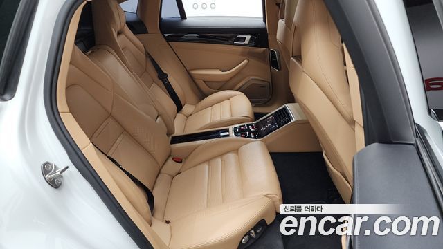 Porsche Panamera 2018 — photo 17