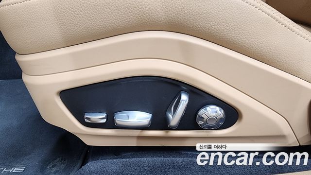 Porsche Panamera 2018 — photo 22
