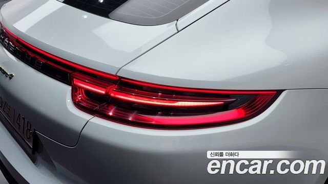 Porsche Panamera 2018 — photo 9