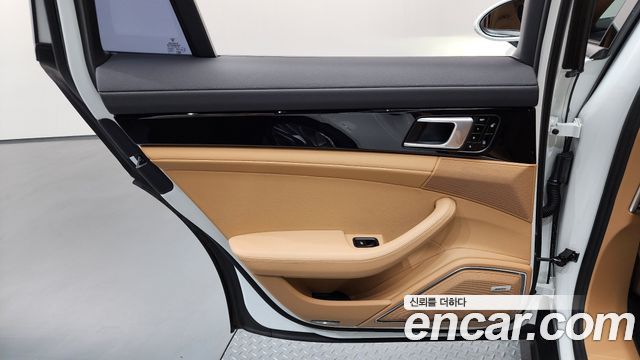 Porsche Panamera 2018 — photo 15