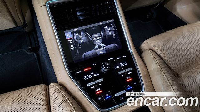 Porsche Panamera 2018 — photo 27