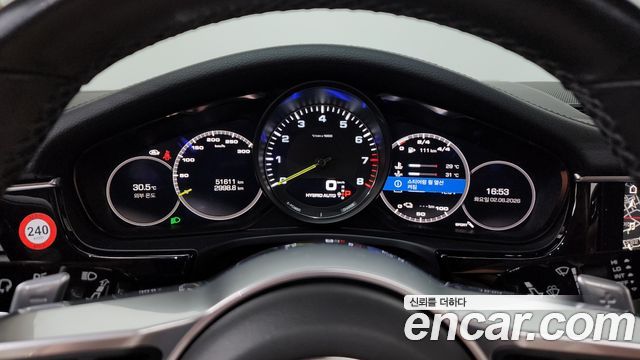 Porsche Panamera 2018 — photo 28