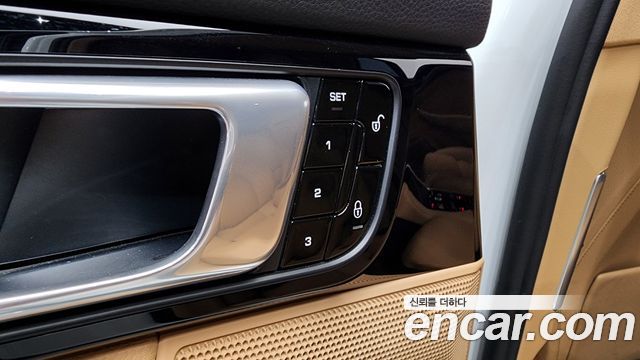 Porsche Panamera 2018 — photo 34