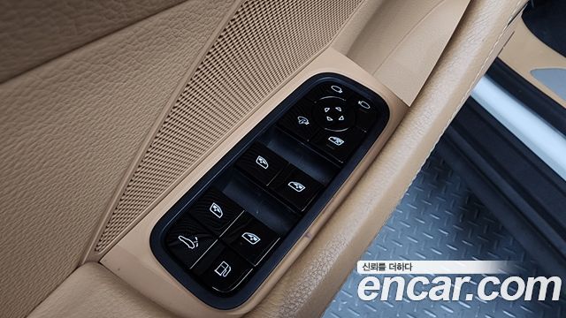 Porsche Panamera 2018 — photo 37