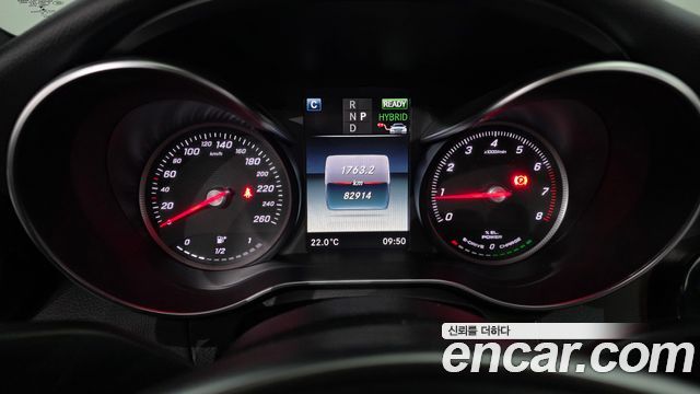 Mercedes-Benz C-Class 2018 — photo 8