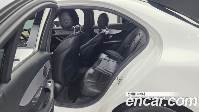 Mercedes-Benz C-Class 2018 — photo 11